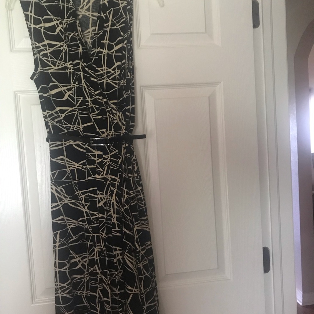Button down the front dress. Black and Tan pattern with black skinny vinyl belt.